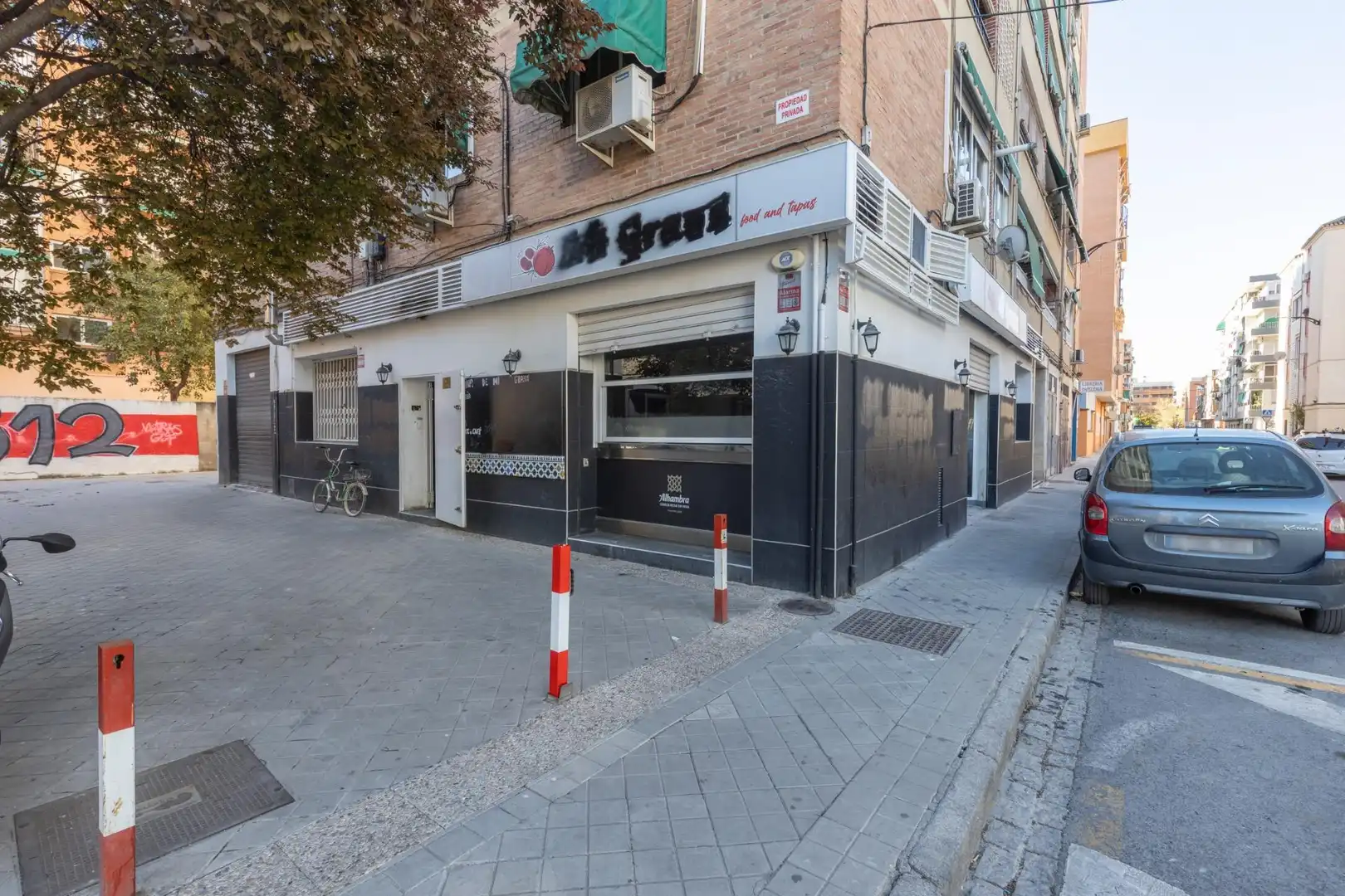 Exterior view of Commercial properties for sale in Granada  with Air Conditioner and Furnished