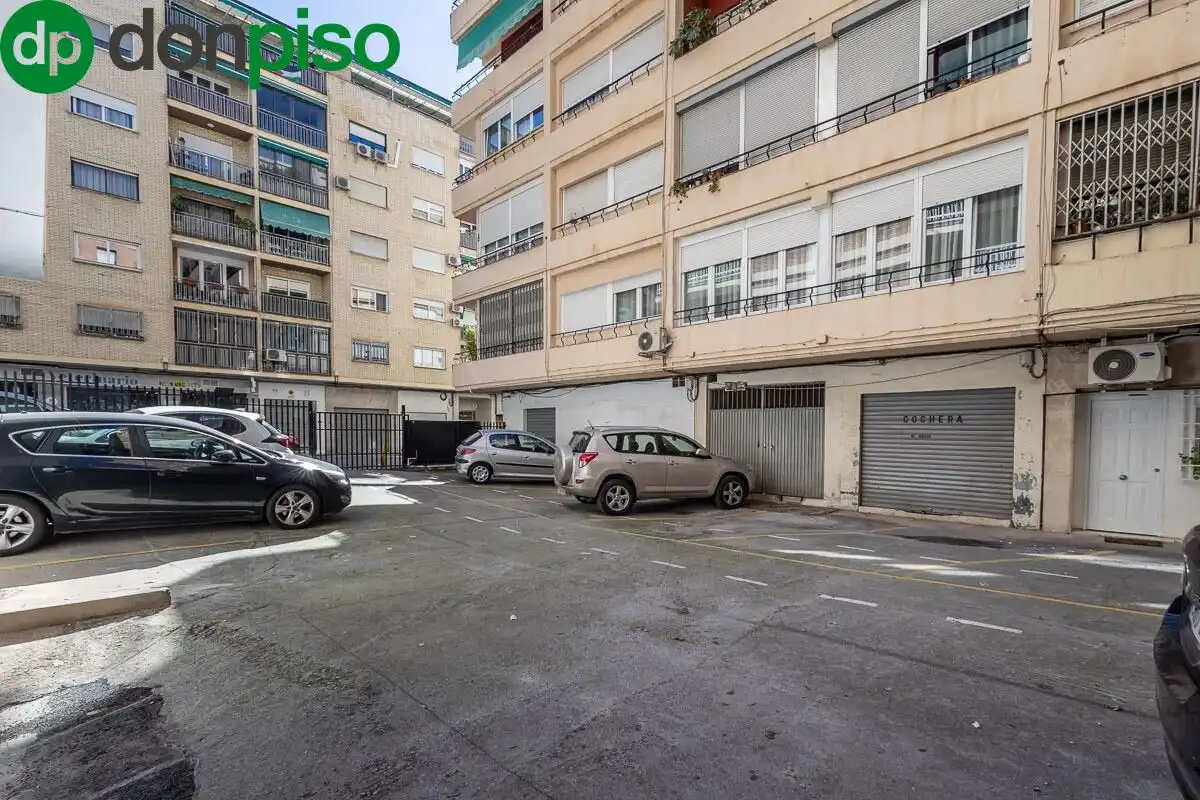 Außenansicht von Wohnung zum Verkauf in Granada