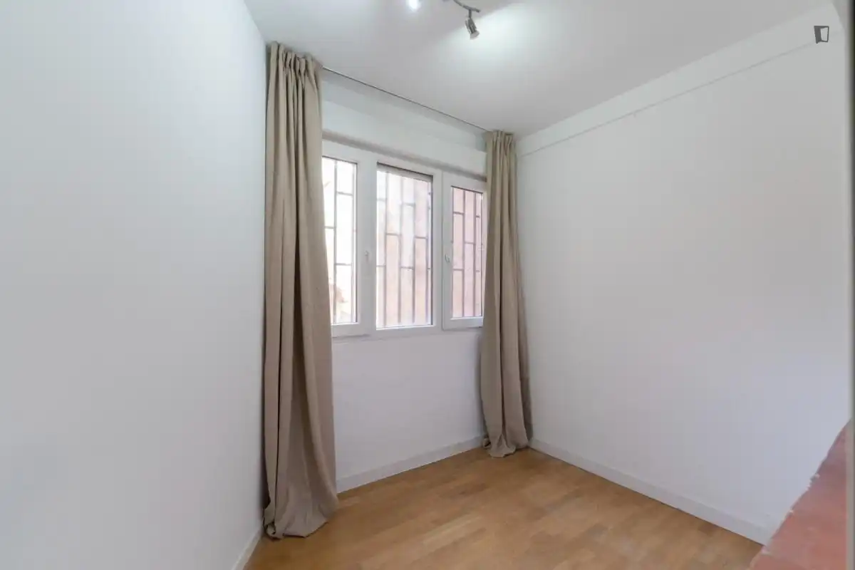 Bedroom of Apartments for share in Madrid  with Furnished, Oven and Washing machine