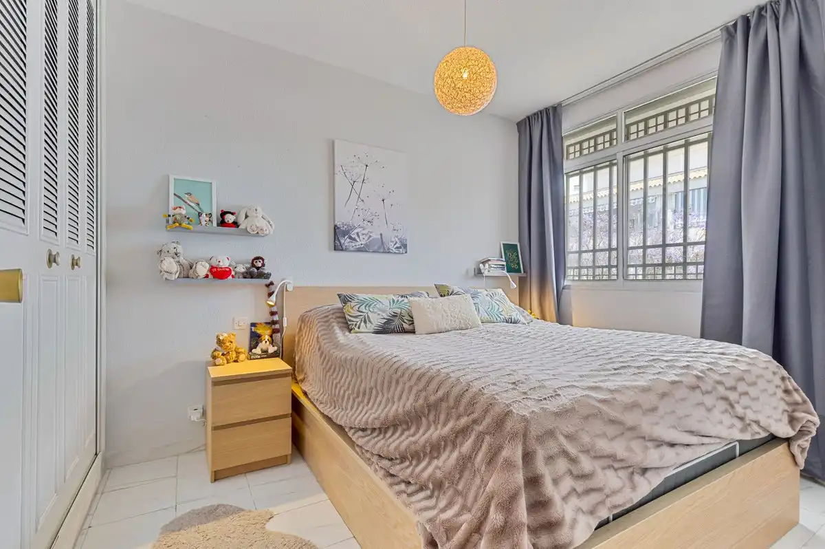 Habitación de Apartamento en venta en Fuengirola con Terraza, Piscina y Amueblado