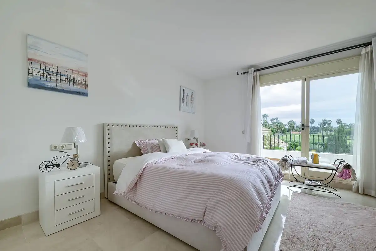 Schlafzimmer von Einfamilien-Reihenhaus zum Verkauf in Marbella mit Klimaanlage und Terrasse