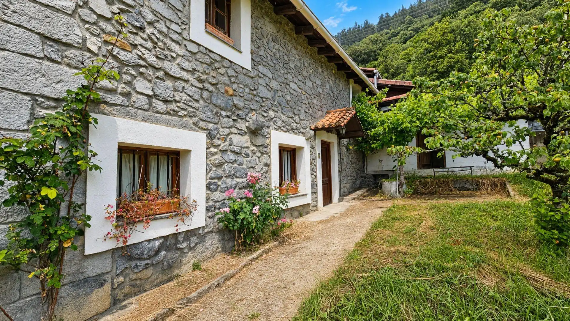 Vista exterior de Casa o xalet en venda en Markina-Xemein amb Jardí privat
