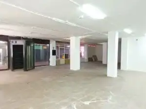 Local comercial en venta en Calle Garcilaso, imagen 4