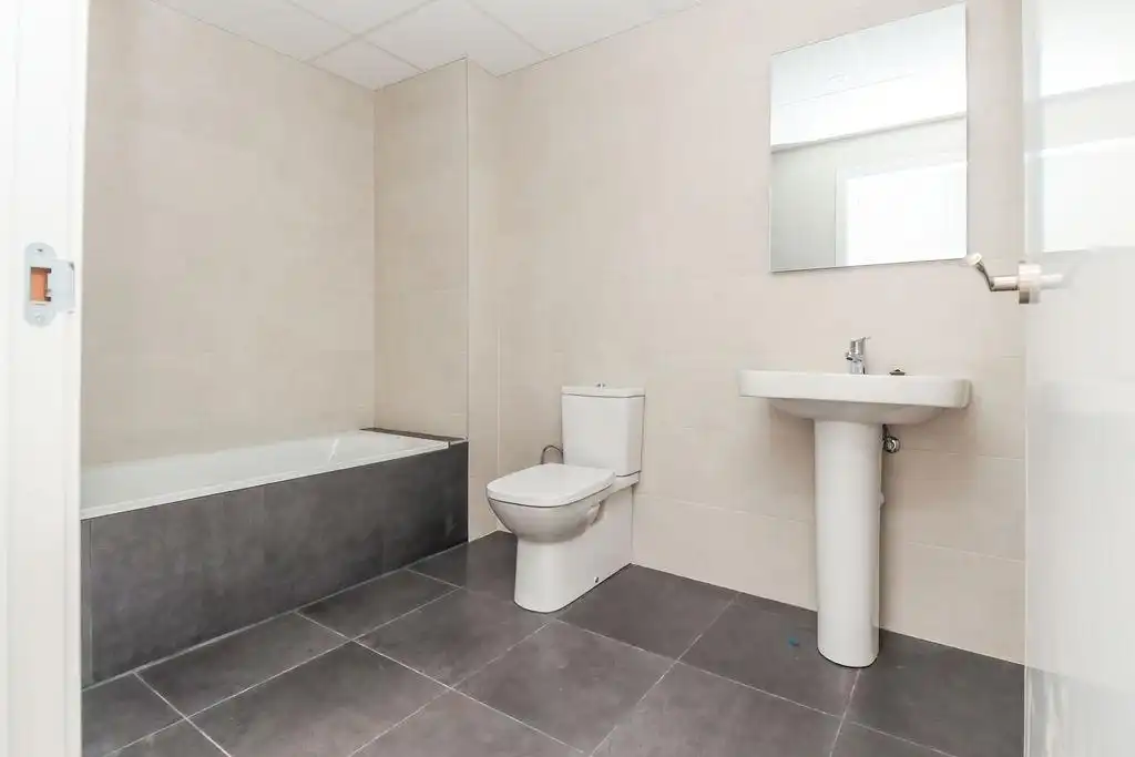 Baño de Casa adosada en venta en La Pobla de Montornès  