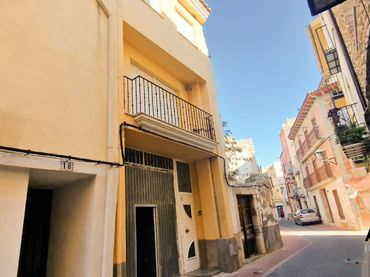 Adossat amb balcó en venda a Càlig