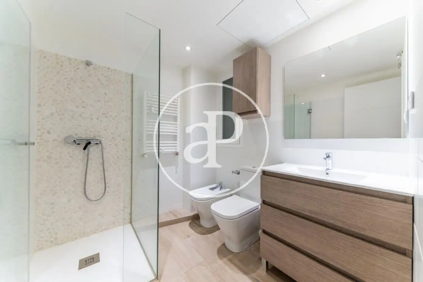 Badezimmer von Wohnung zur Miete in Madrid mit Klimaanlage, Heizung und Abstellraum