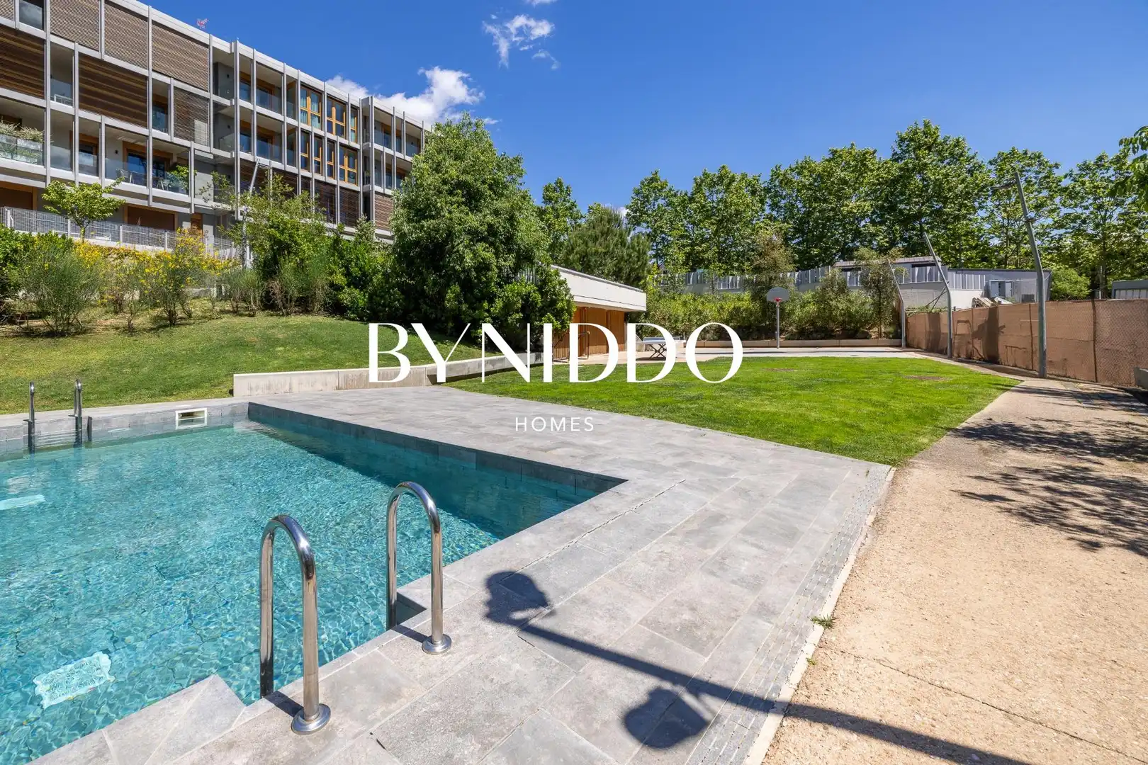 Piscina de Planta baixa en venda en Sant Cugat del Vallès amb Aire condicionat, Calefacció i Jardí privat