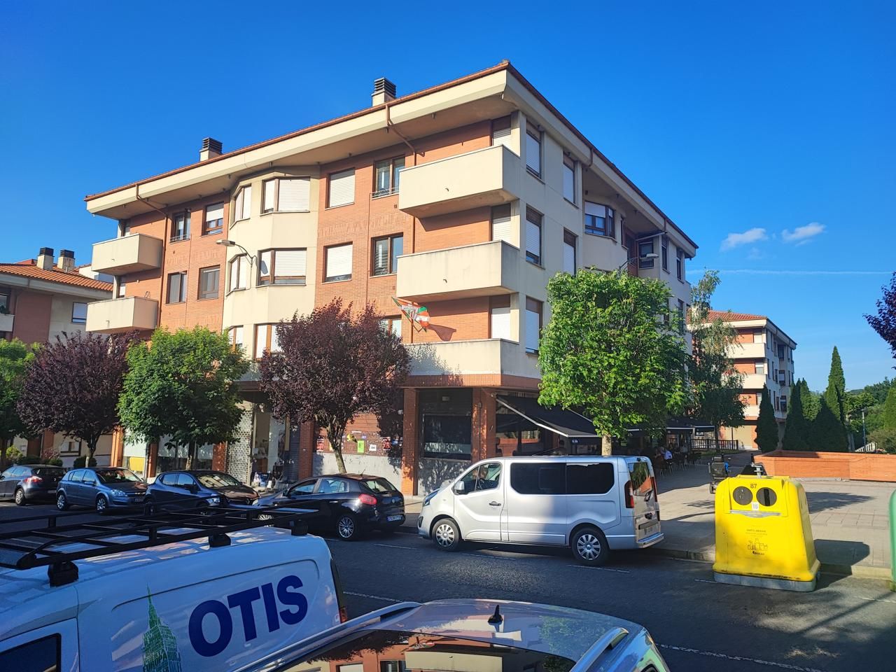 Vista exterior de Pis en venda en Basauri  amb Calefacció, Traster i Balcó
