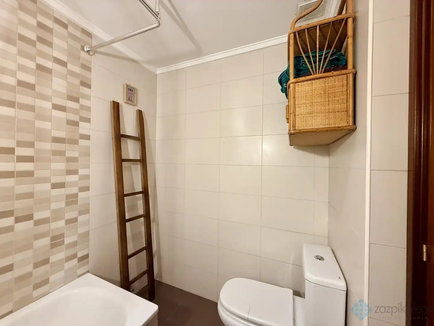 Bathroom of Flat for share in Bilbao   with Furnished