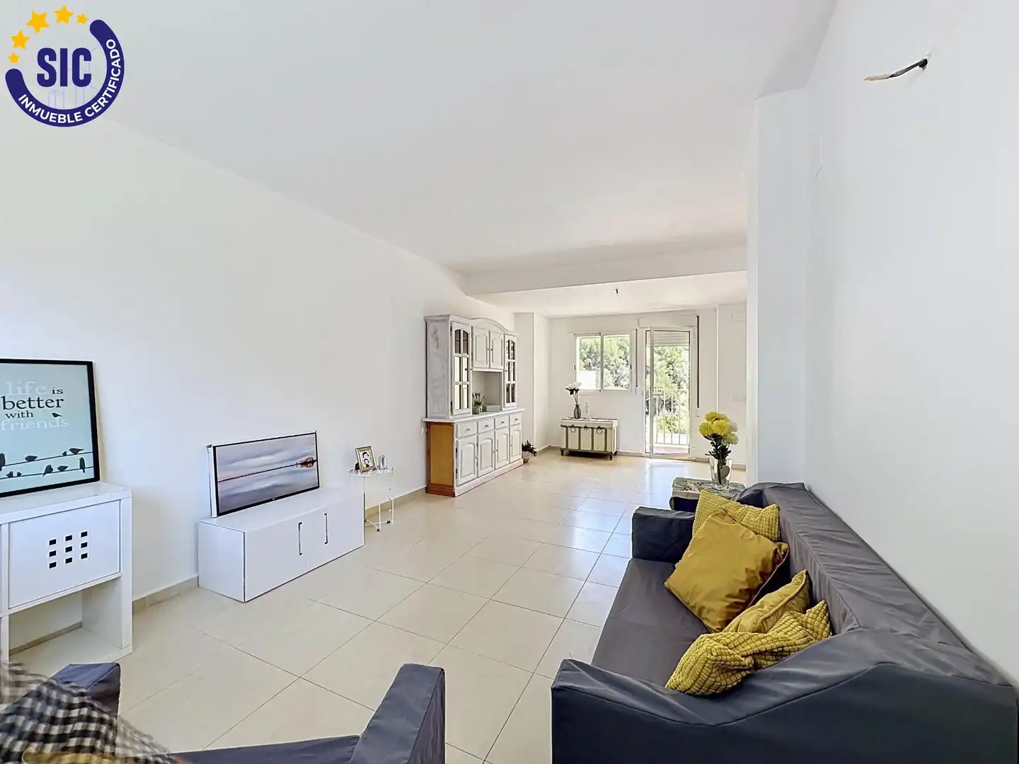 Sala de estar de Casa adosada en venta en Serra con Jardín privado, Terraza y Piscina comunitaria