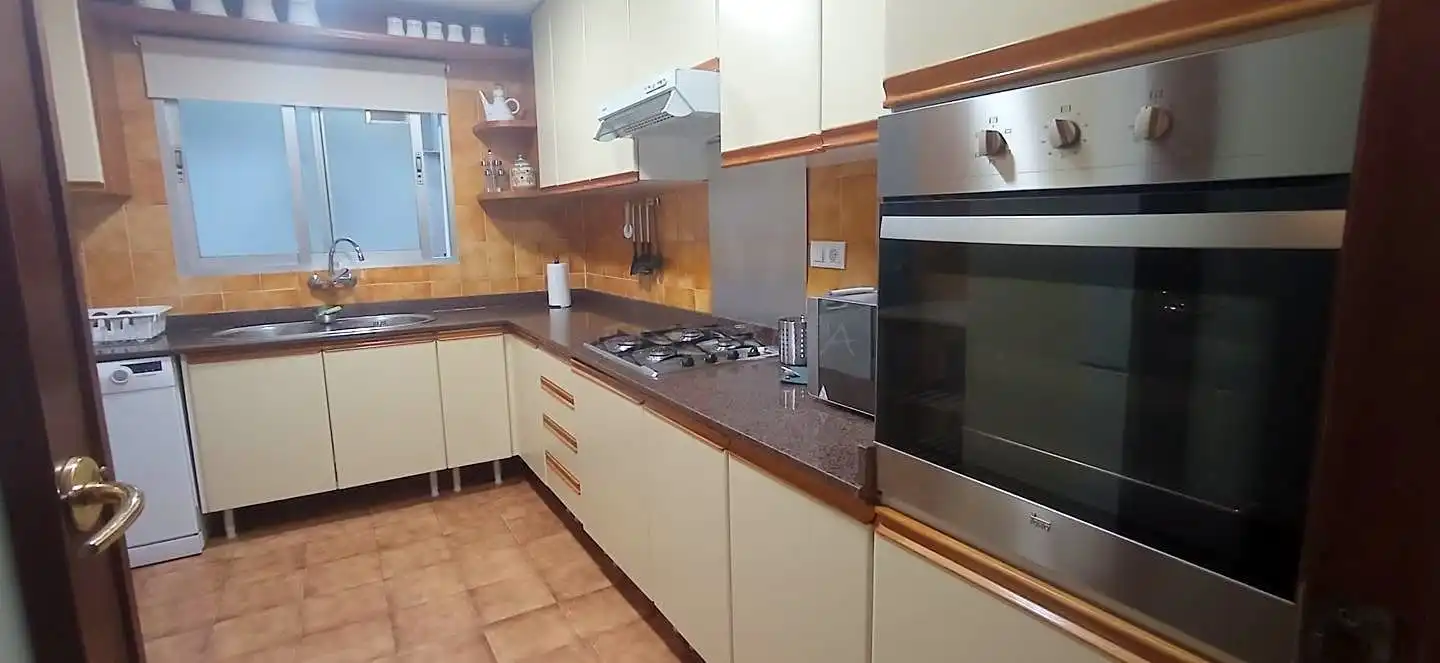 Cocina de Apartamento de alquiler en Moncada con Aire acondicionado, Terraza y Amueblado