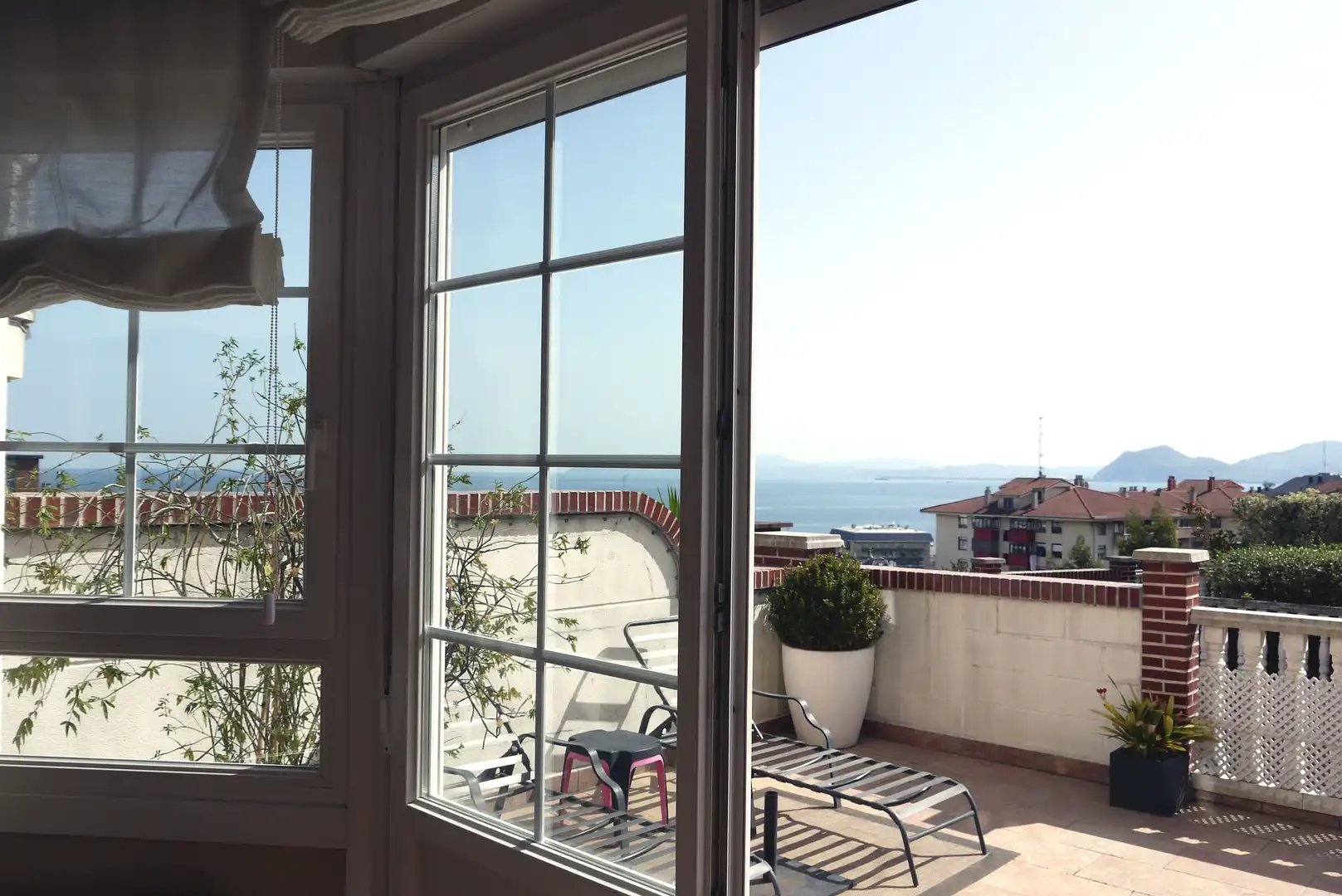 Schlafzimmer von Einfamilien-Reihenhaus zum Verkauf in Castro-Urdiales mit Heizung, Terrasse und Abstellraum