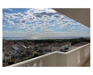 Vista exterior de Àtic en venda en Torrevieja amb Terrassa, Piscina i Piscina comunitària