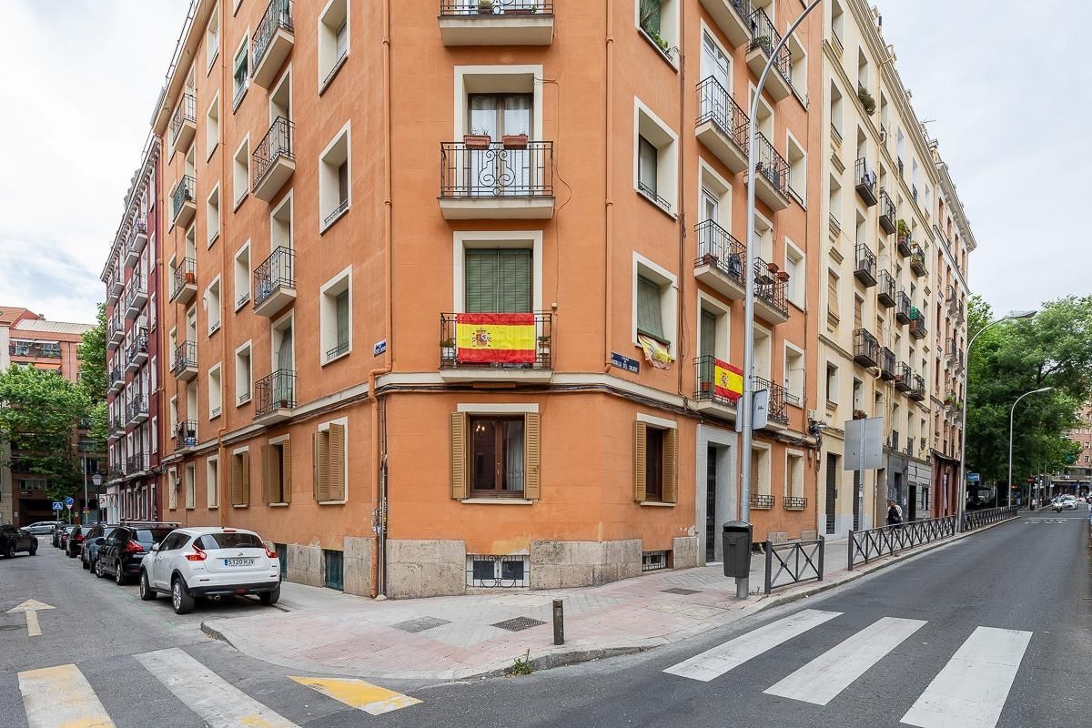 Vista exterior de Planta baixa en venda en  Madrid Capital amb Calefacció