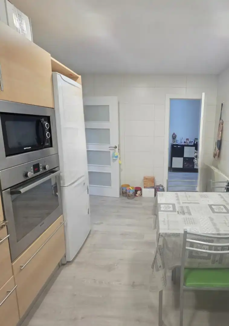 Cuina de Casa adosada en venda en Santa Coloma de Gramenet amb Aire condicionat, Calefacció i Parquet