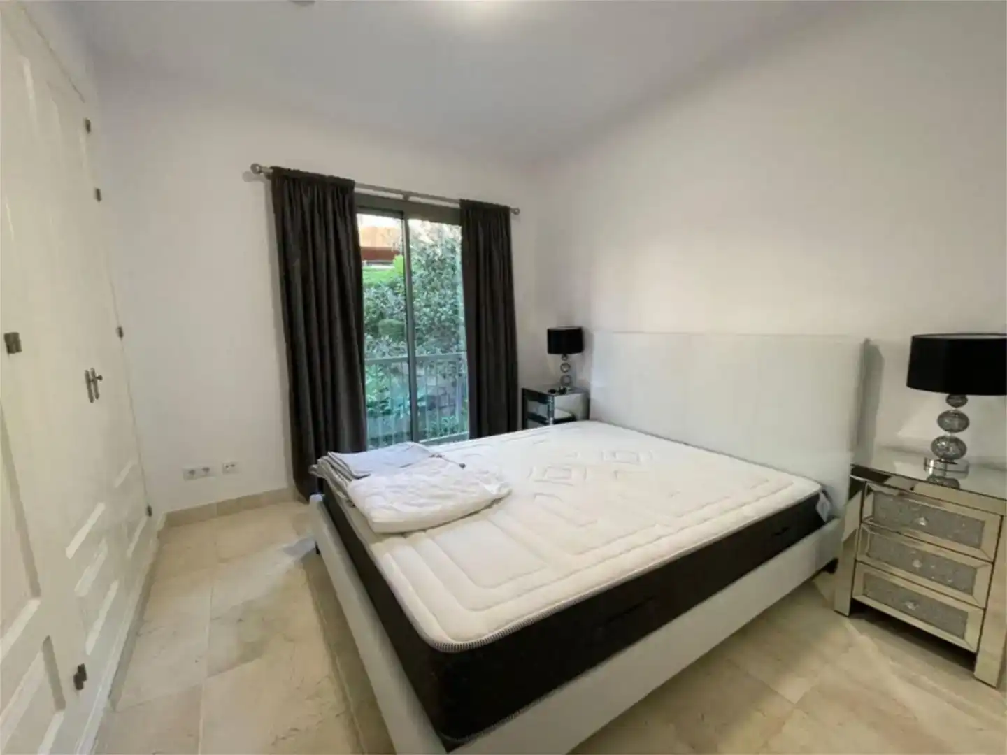 Schlafzimmer von Wohnung zur Miete in Estepona mit Klimaanlage und Schwimmbad