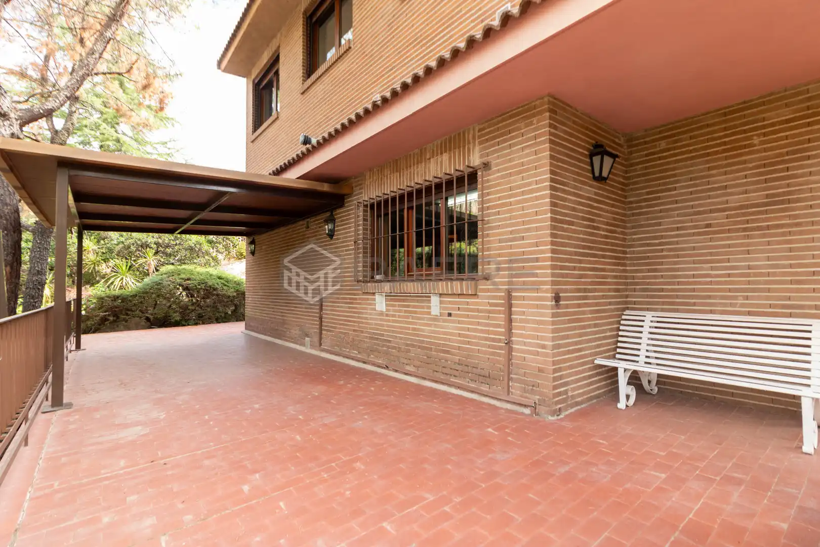 Vista exterior de Casa o xalet en venda en Torrelodones amb Calefacció, Jardí privat i Parquet