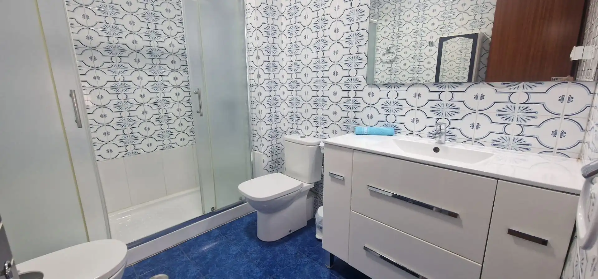 Badezimmer von Wohnungen zur Miete in Águilas mit Möbliert