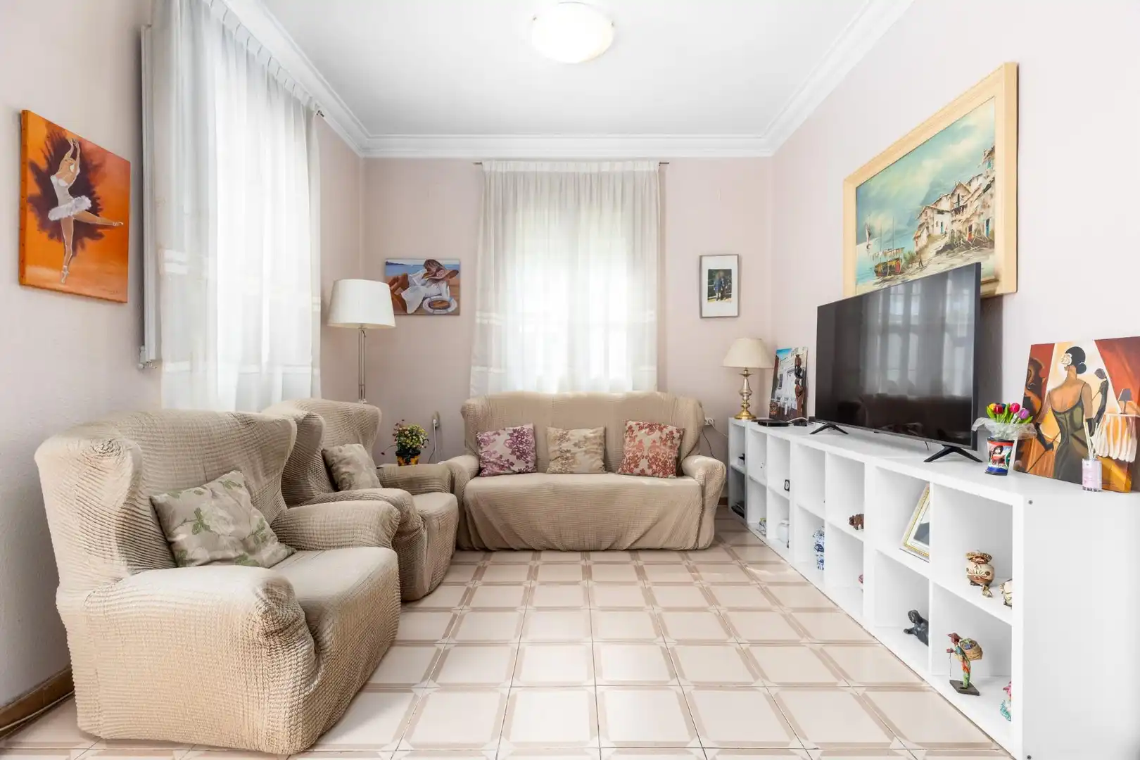 Sala d'estar de Casa o xalet en venda en Montcada i Reixac amb Aire condicionat, Calefacció i Jardí privat