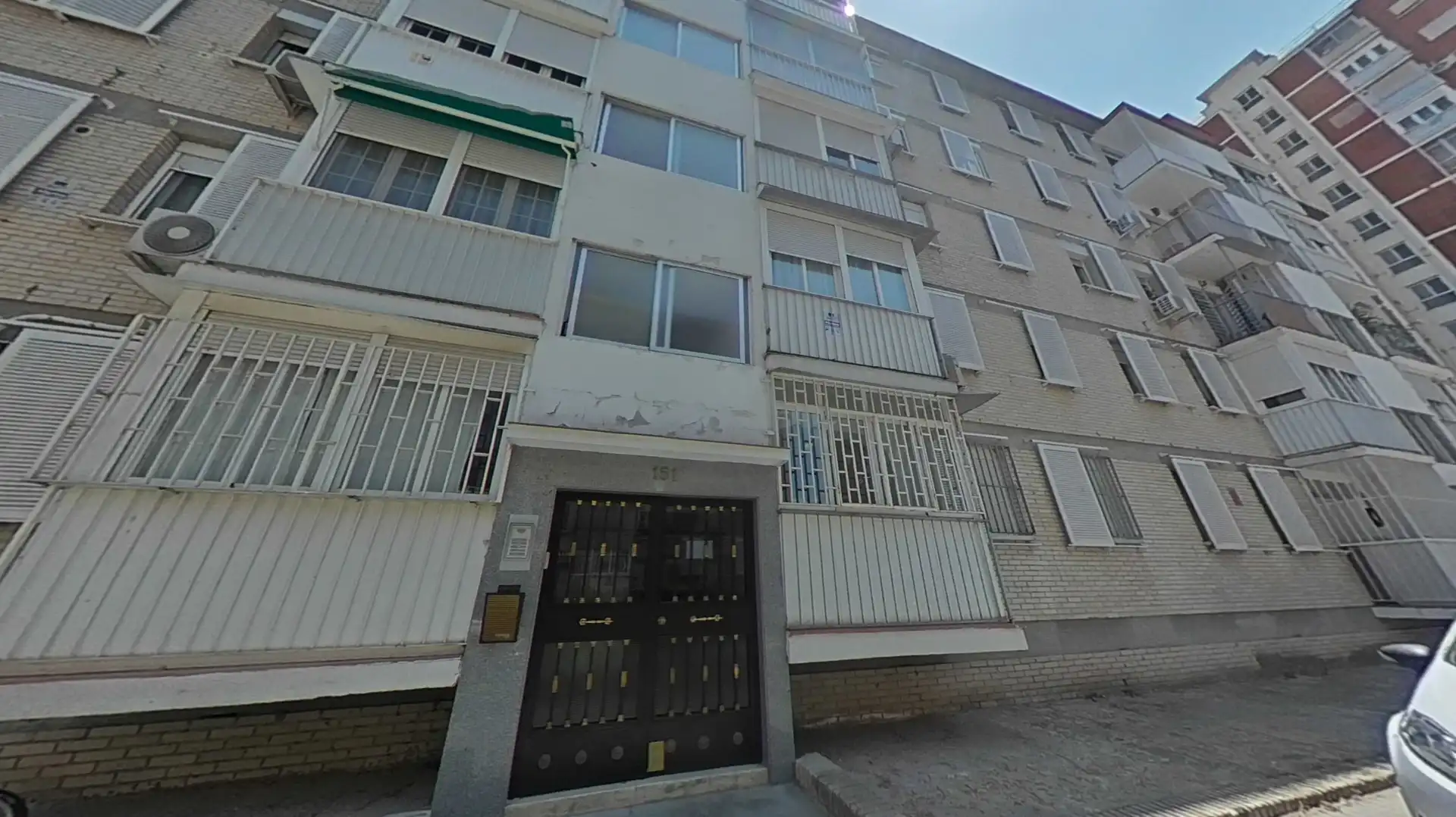 Vista exterior de Pis en venda en Madrid amb Calefacció i Forn