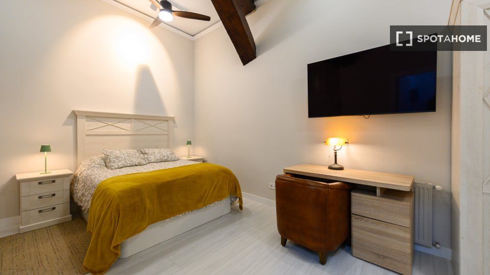 Habitación de Piso de alquiler en  Madrid Capital con Aire acondicionado, Calefacción y Amueblado