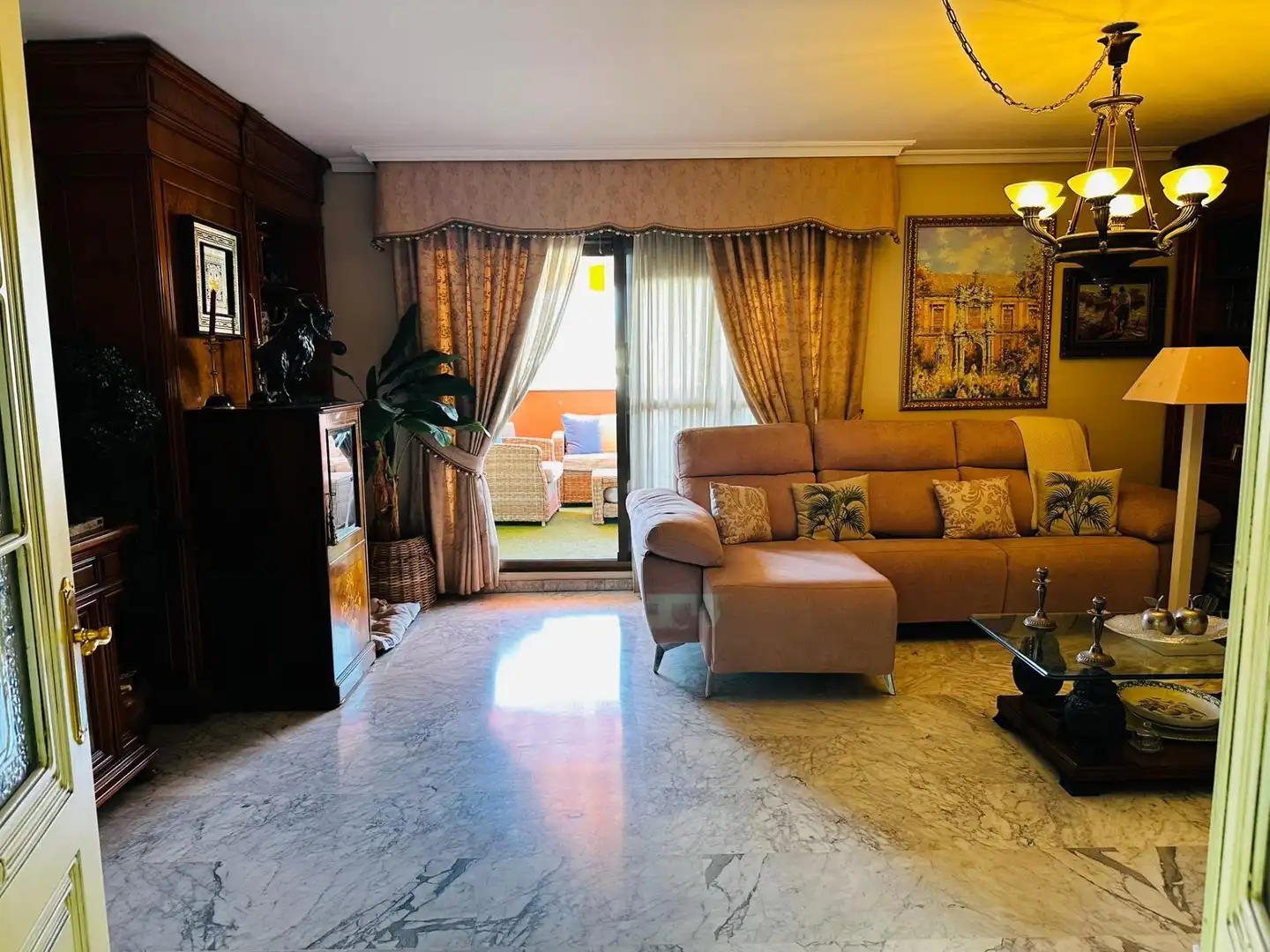 Sala d'estar de Àtic en venda en Córdoba amb Aire condicionat, Jardí privat i Terrassa