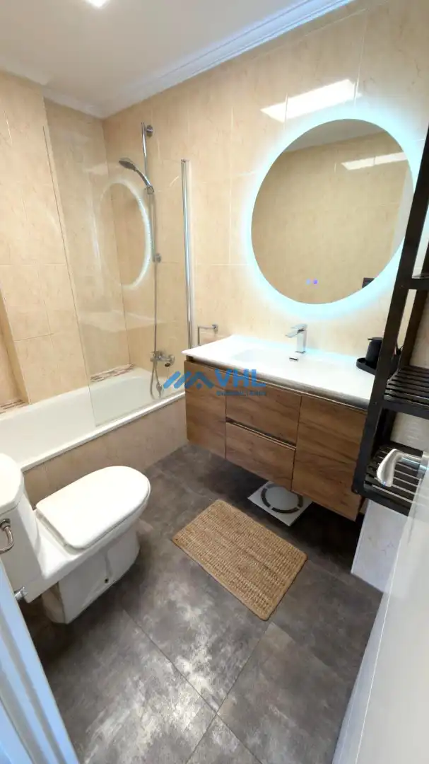 Baño de Piso de alquiler en Castro-Urdiales con Calefacción, Terraza y Amueblado