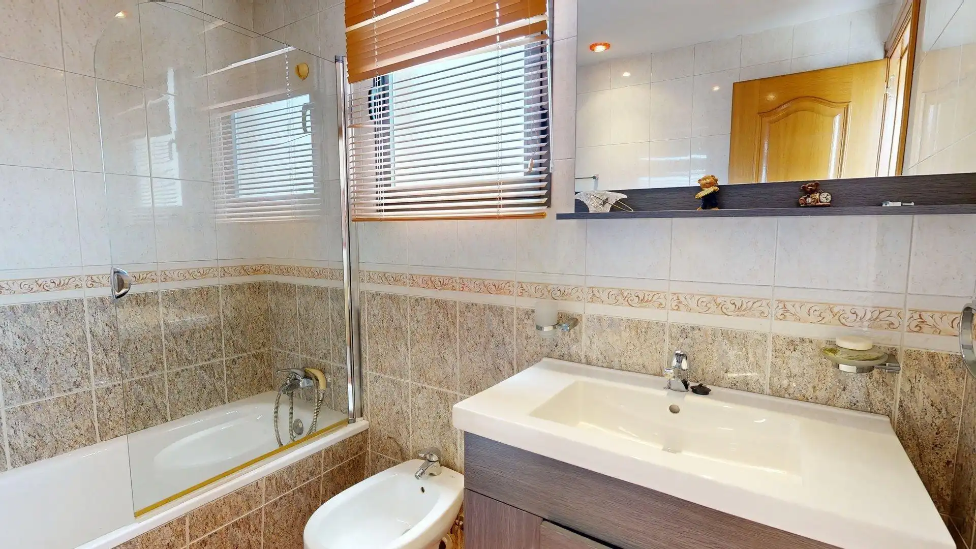 Baño de Casa adosada en venta en Zaragoza con Aire acondicionado, Calefacción y Terraza