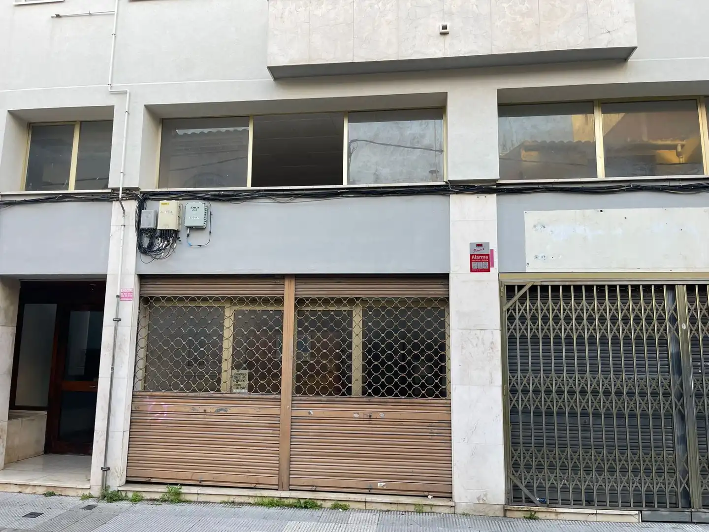 Business premises to rent in Carme 2