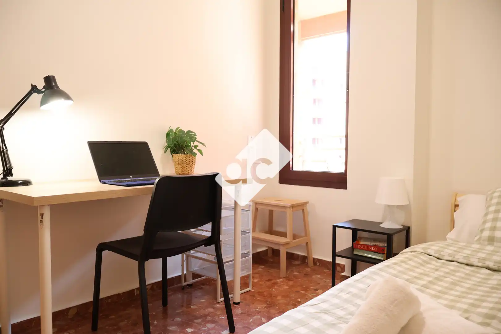 Habitación de Apartamento de alquiler en Valencia con Aire acondicionado, Calefacción y Amueblado