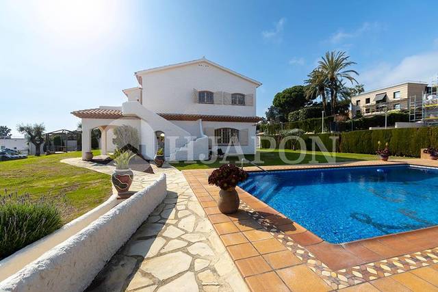 Casa-chalet en Alquiler en Alella