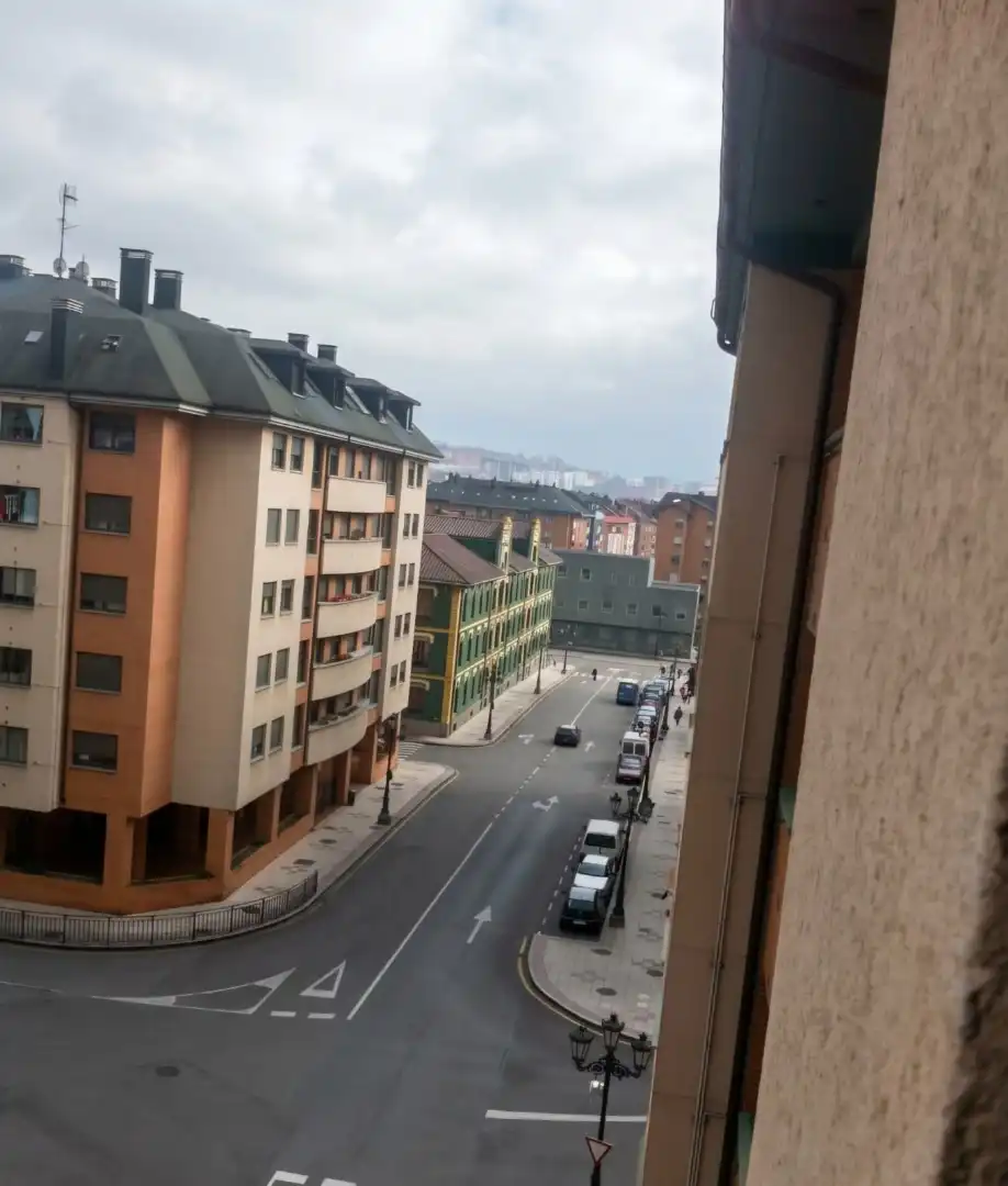Vista exterior de Piso en venta en Oviedo  con Calefacción y Amueblado