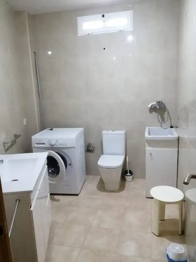 Badezimmer von Country house zum Verkauf in Galinduste mit Parkett, Abstellraum und Möbliert