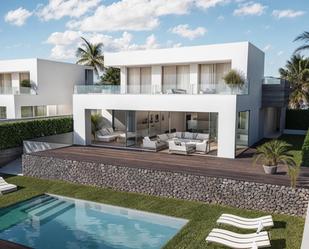 Vista exterior de Casa o xalet en venda en Marbella amb Aire condicionat, Jardí privat i Terrassa