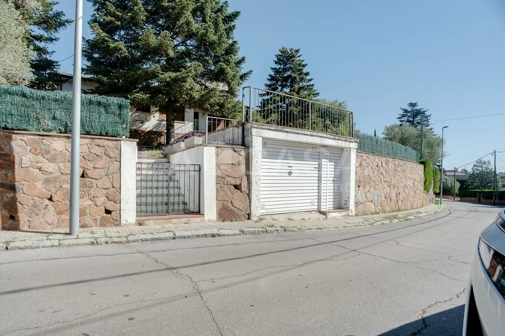 Vista exterior de Casa o xalet en venda en Llinars del Vallès amb Jardí privat, Forn i Internet