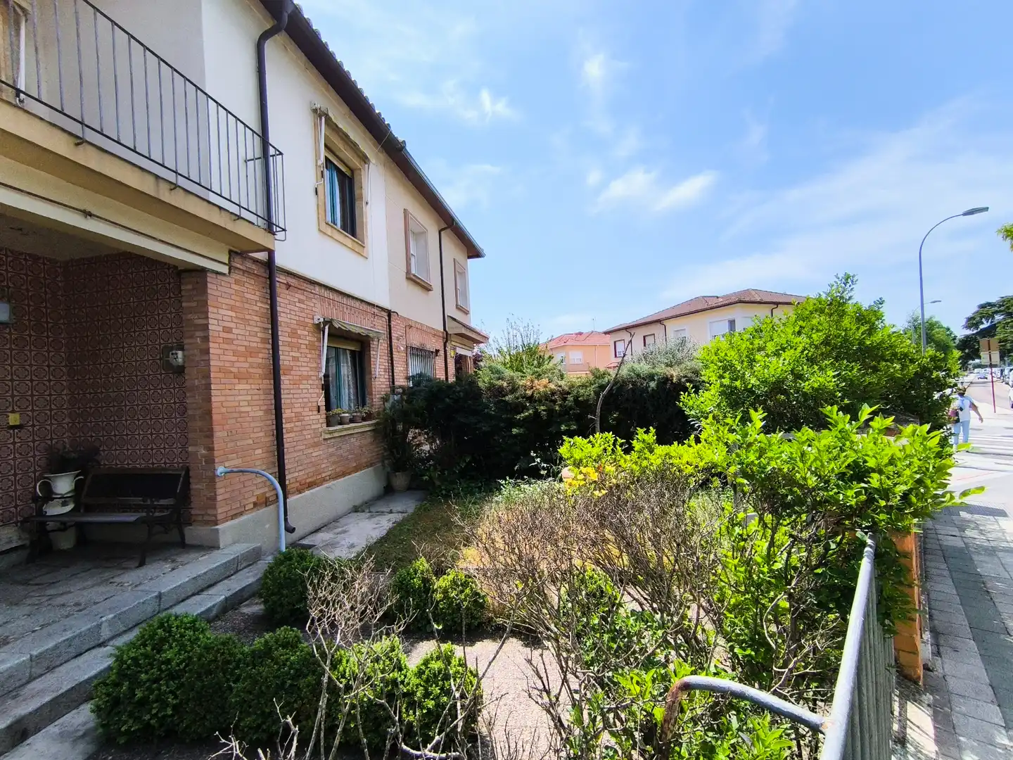 Vista exterior de Casa o xalet en venda en Palencia amb Calefacció, Jardí privat i Parquet