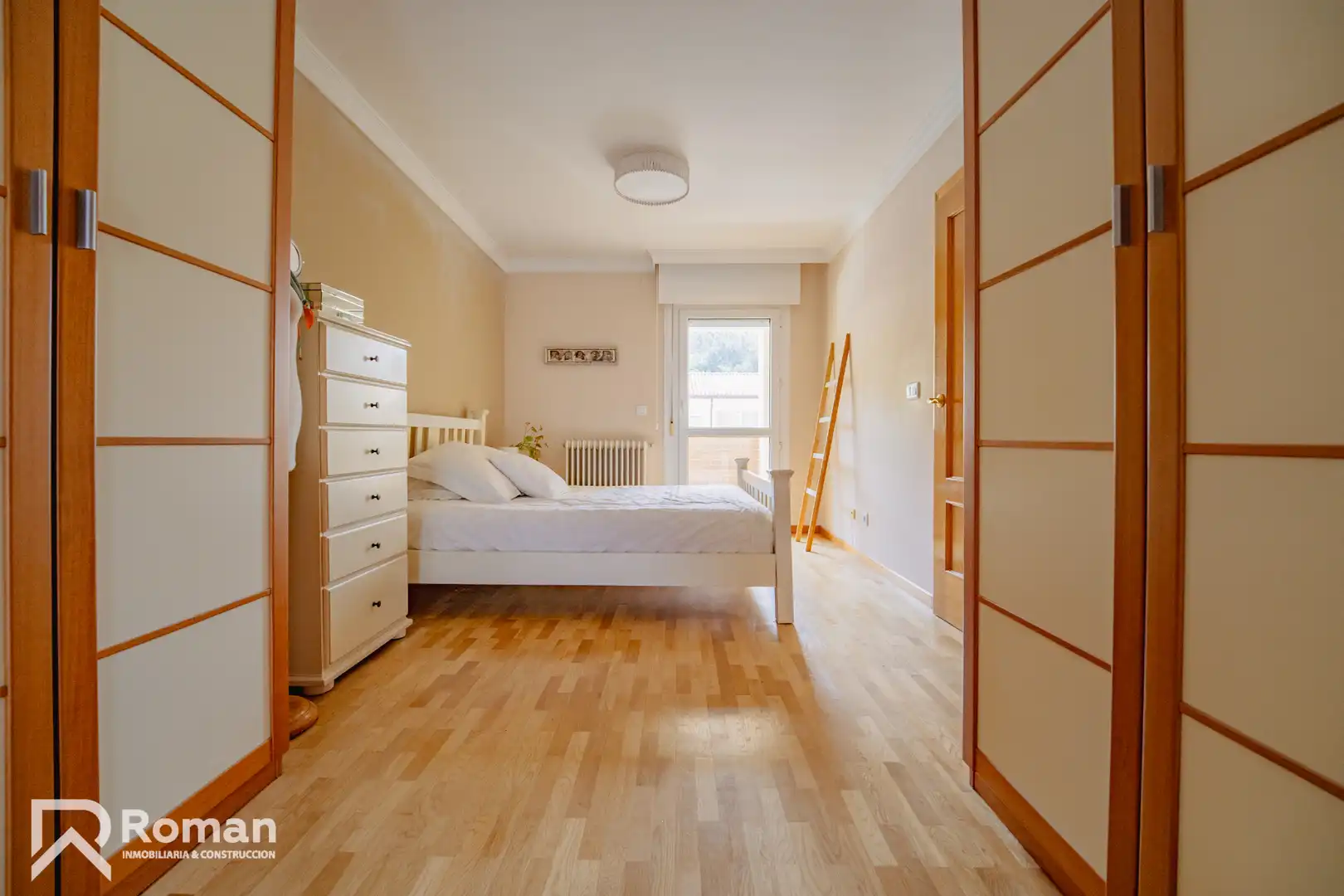 Habitación de Casa adosada en venta en Ezcabarte con Calefacción, Parquet y Terraza