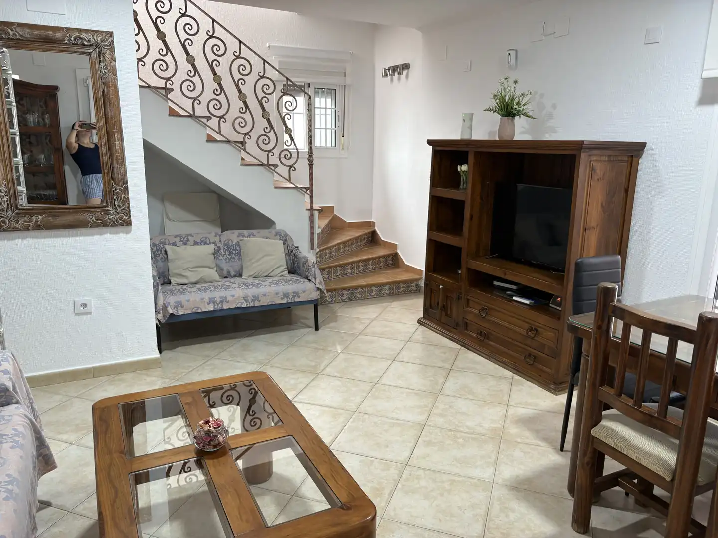 Sala d'estar de Casa adosada en venda en Punta Umbría amb Aire condicionat, Terrassa i Balcó