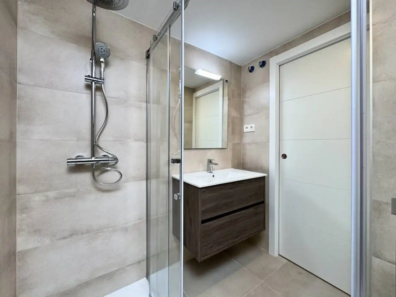 Baño de Piso en venta en Cubelles con Aire acondicionado, Calefacción y Terraza