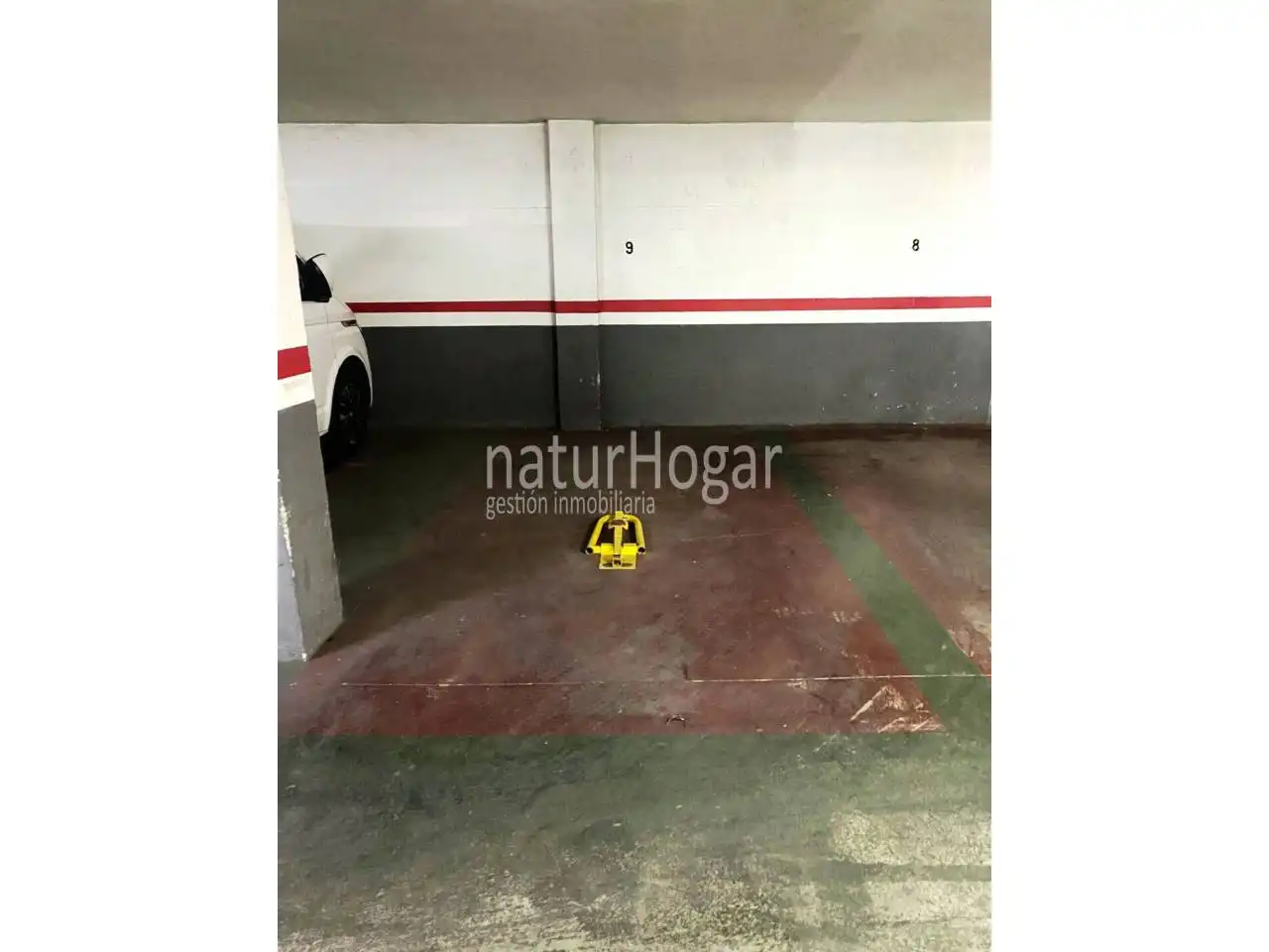Parking with lift for sale in La Cañada