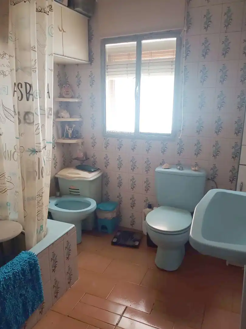 Bany de Casa o xalet en venda en Venta del Moro amb Terrassa, Traster i Moblat