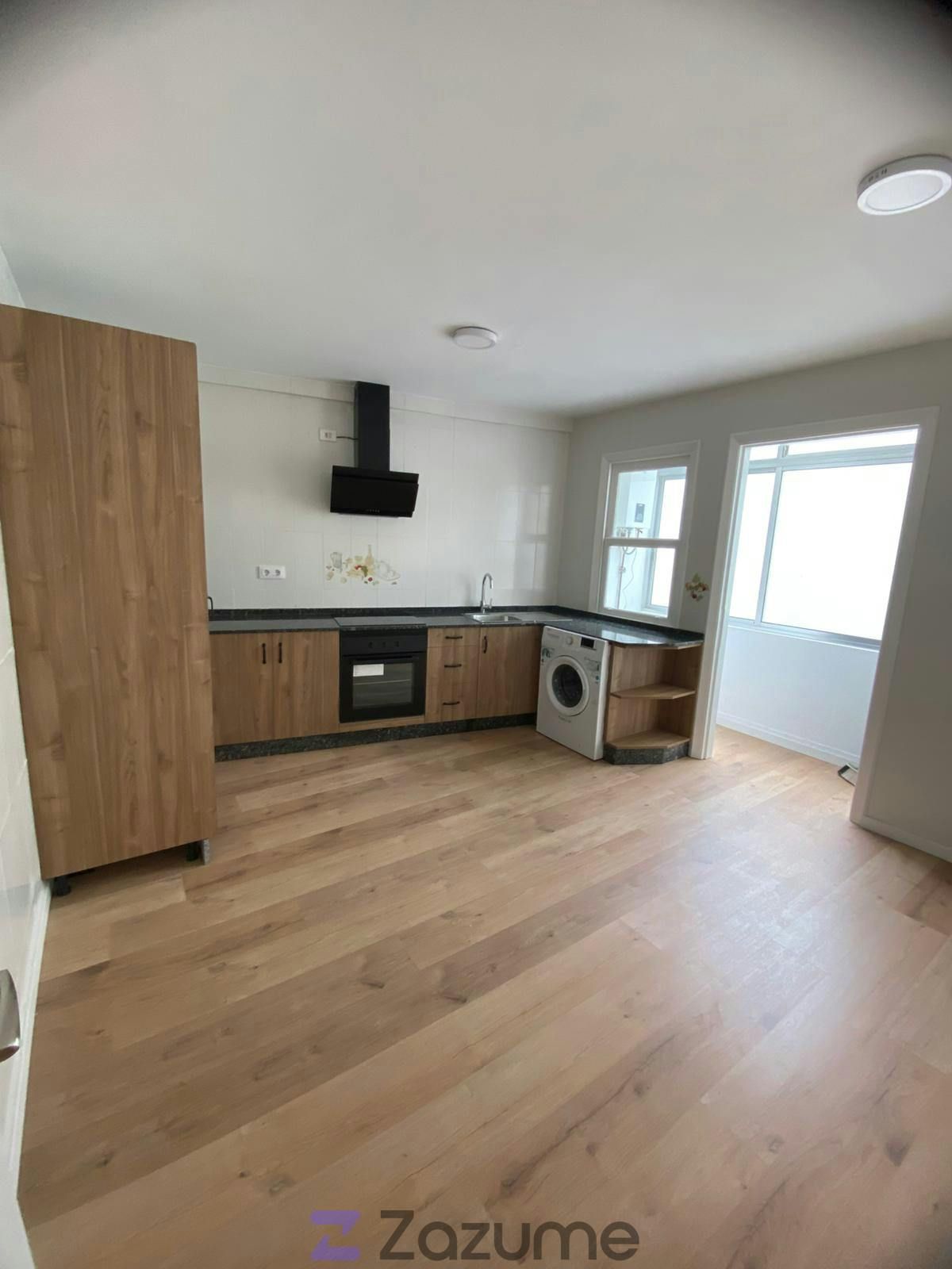 Cuina de Pis de lloguer en Ferrol amb Parquet, Terrassa i Forn