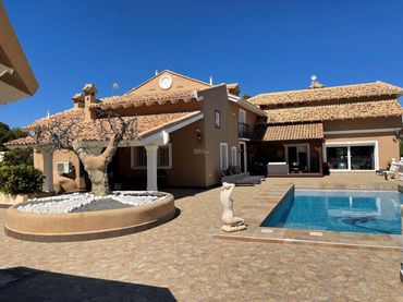Casa con balcón en venta en PD Sententilla