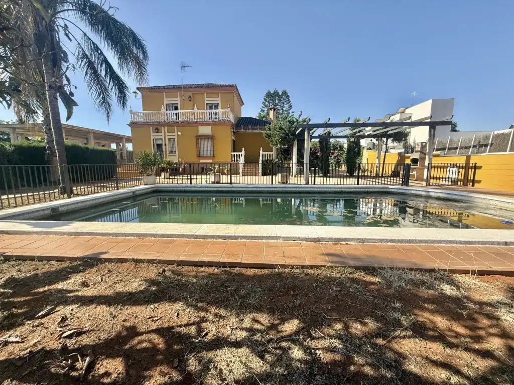 Piscina de Casa o chalet en venta en Mairena del Alcor con Amueblado y Balcón