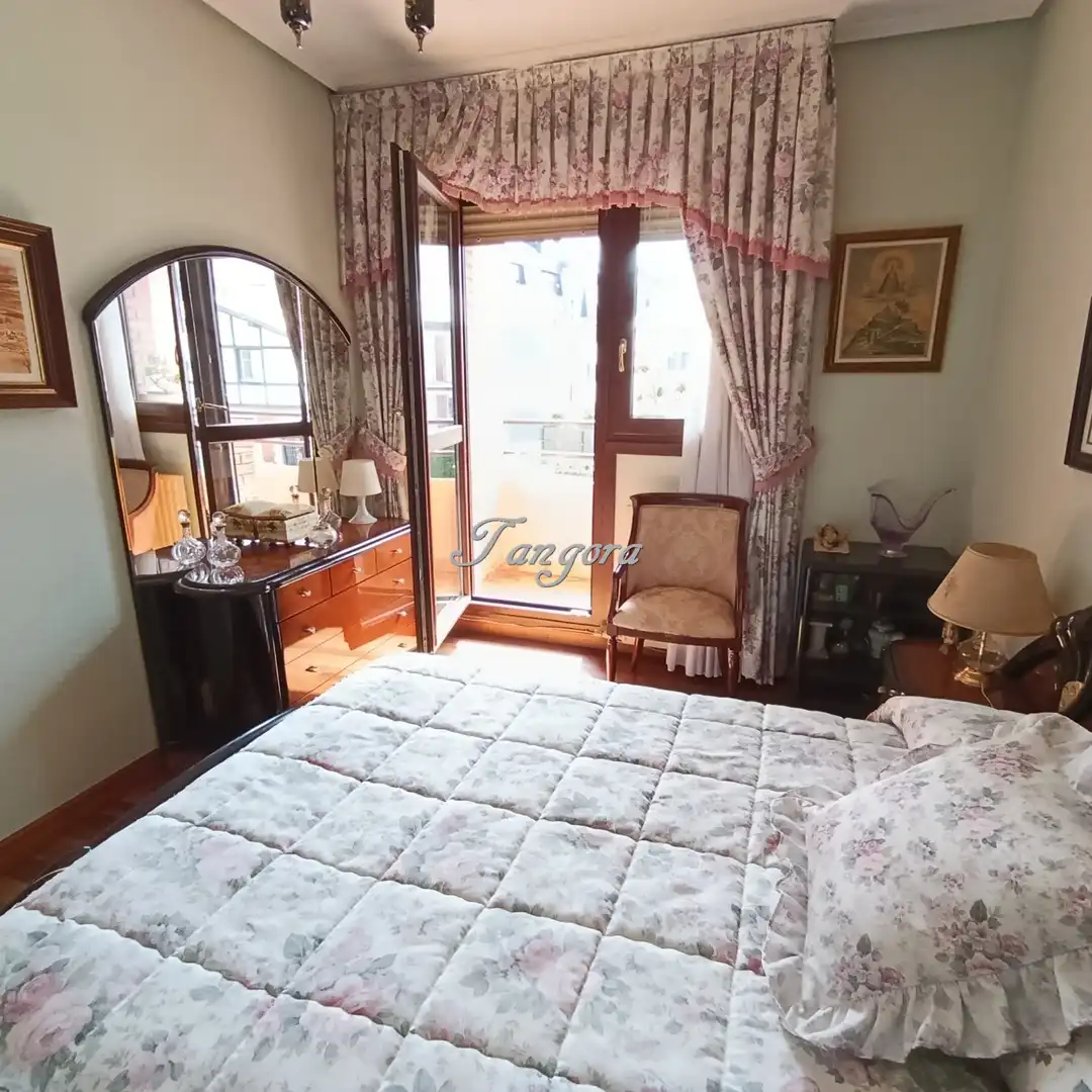Habitación de Piso en venta en Getxo  con Calefacción, Parquet y Terraza