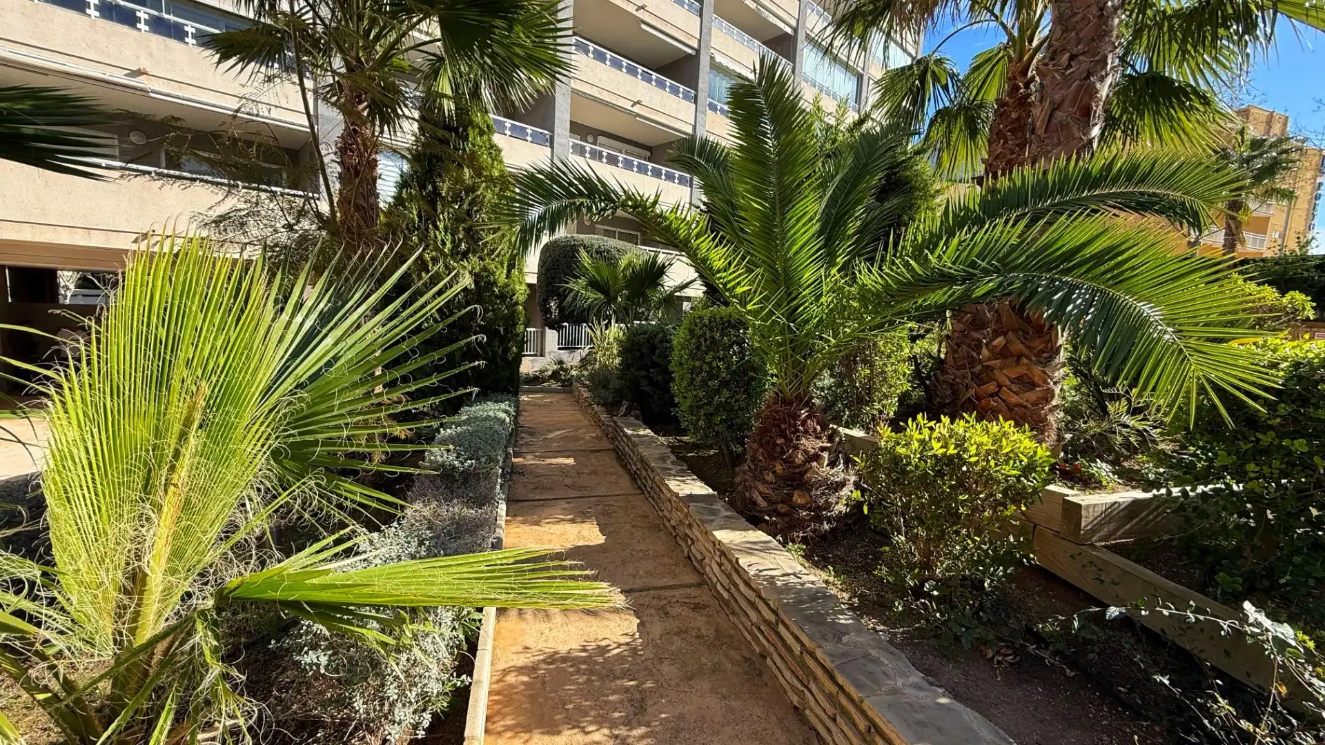 Vista exterior de Apartament en venda en Calpe / Calp amb Aire condicionat, Calefacció i Jardí privat