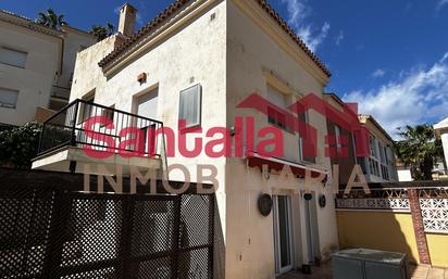 Vista exterior de Casa adosada en venda en Almuñécar amb Aire condicionat i Terrassa