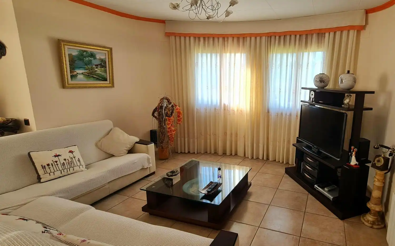 Sala de estar de Casa o chalet en venta en Vallirana con Aire acondicionado y Calefacción