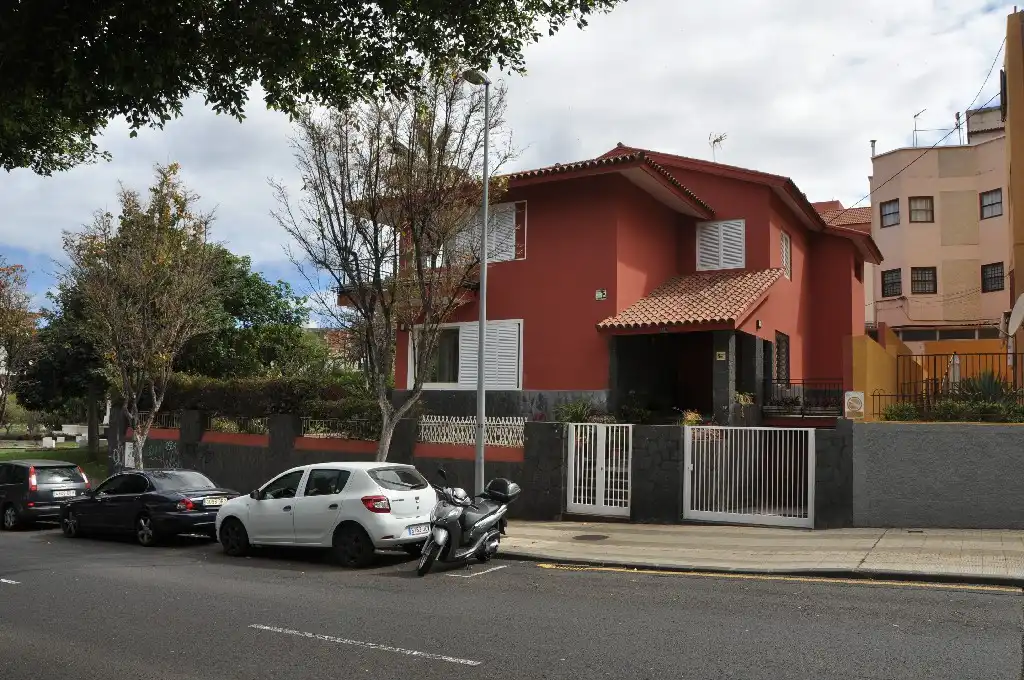 Exterior view of Houses for rent in  Santa Cruz de Tenerife Capital  with Private garden, Furnished and Oven