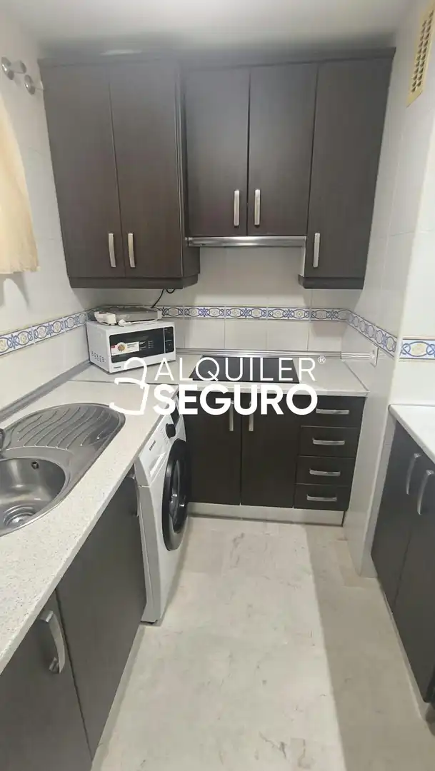 Cocina de Piso de alquiler en Dos Hermanas con Aire acondicionado, Piscina y Amueblado